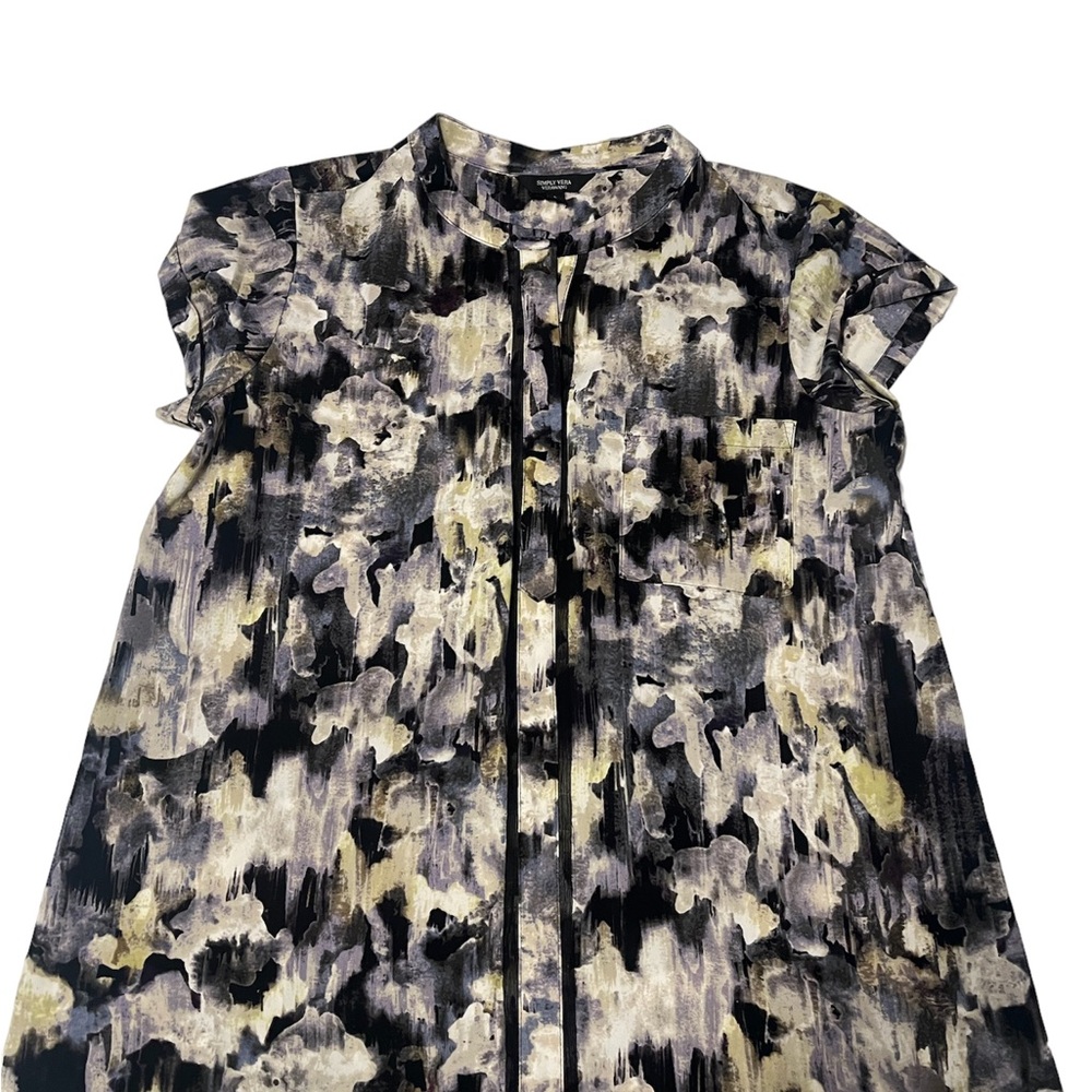 Beautiful Vera Wang top, excellent condition, smoke free pet free home